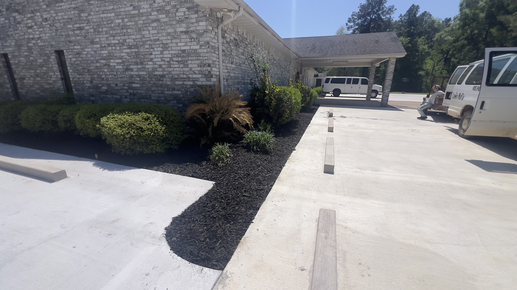 Commercial building with fresh mulch and shrubs